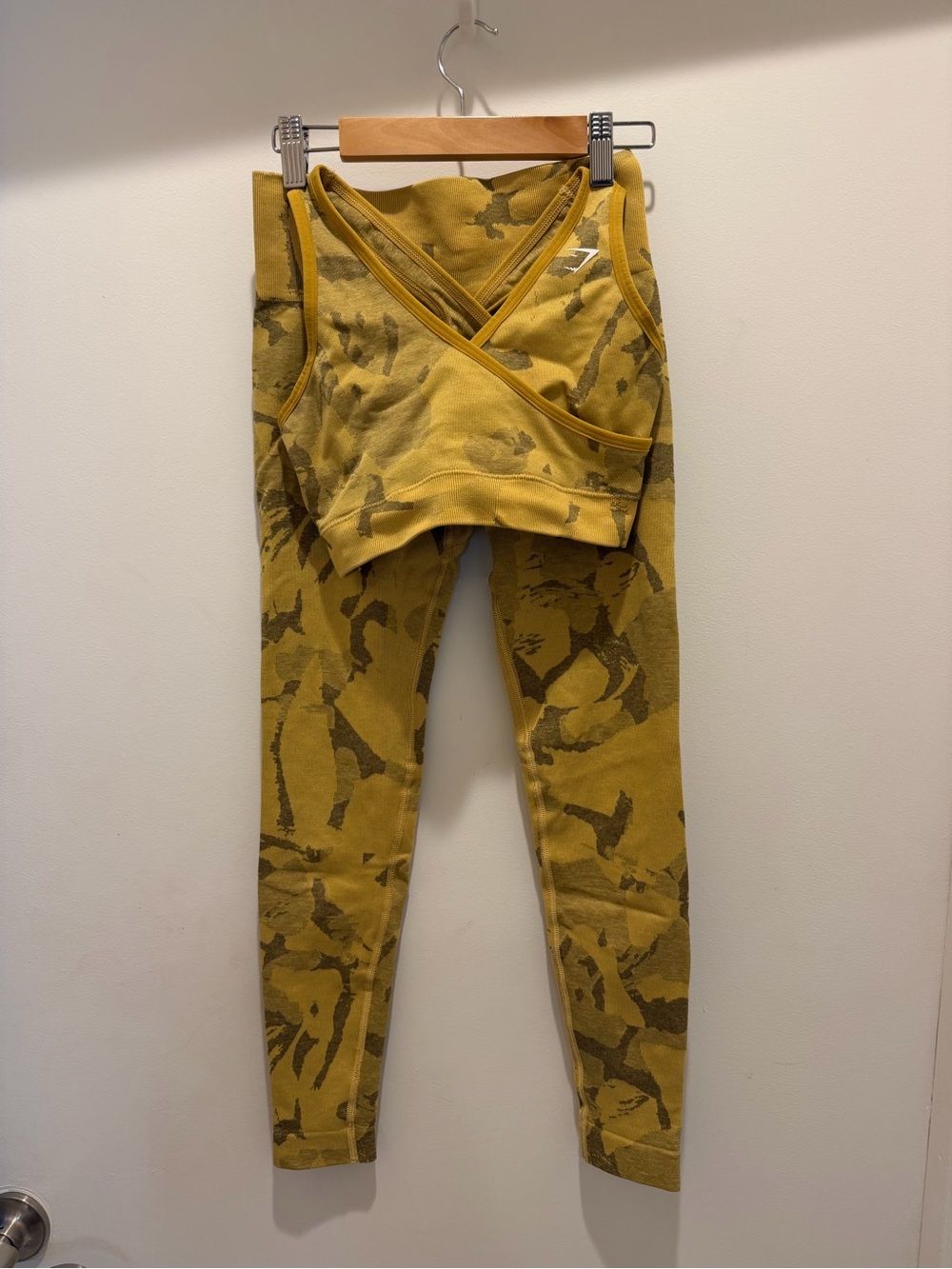GYMSHARK Mustard Camo High-Waist Leggings and sports bra Set
